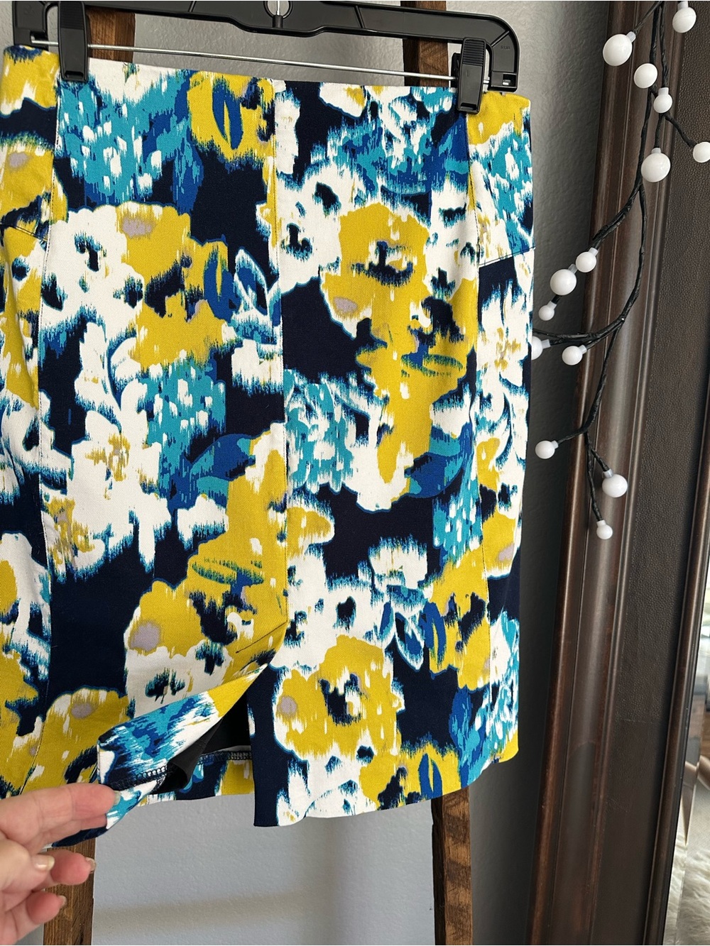 Lysse floral colorful skirt, size large - Picture 5 of 9